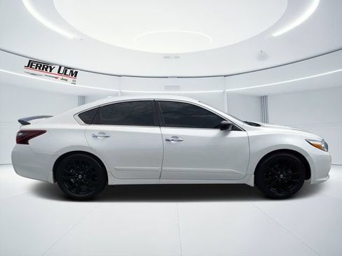 Used 2018 Nissan Altima 2.5 SR w/ SR Midnight Edition FWD image 2
