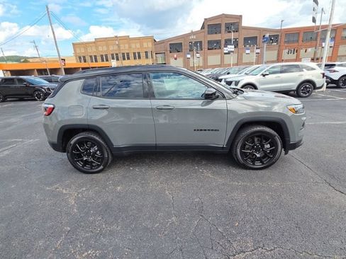 Used 2023 Jeep Compass Latitude w/ Convenience Group AWD/4WD image 8
