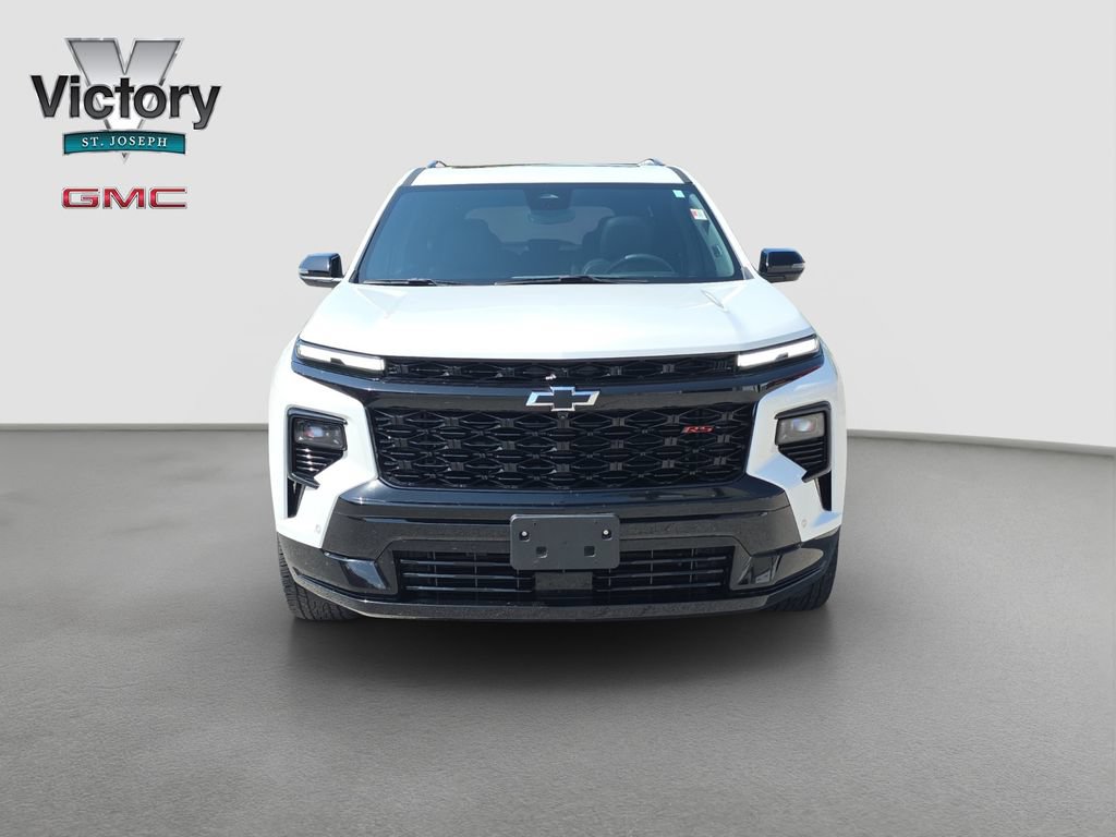 Used 2024 Chevrolet Traverse RS AWD/4WD image 2