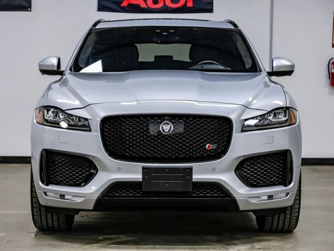 Used 2019 Jaguar F-PACE S image 6