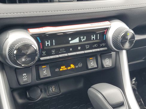 New 2025 Toyota RAV4 XLE image 31