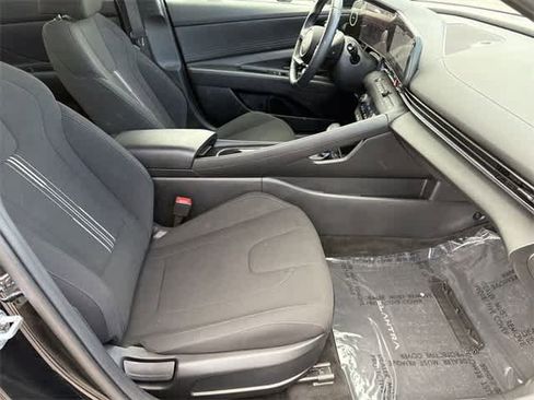 Certified 2025 Hyundai Elantra SEL image 21