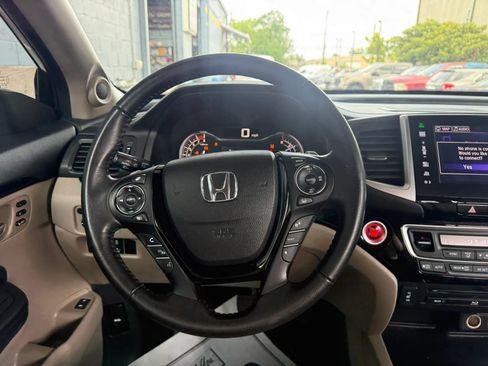 Used 2016 Honda Pilot Touring image 11