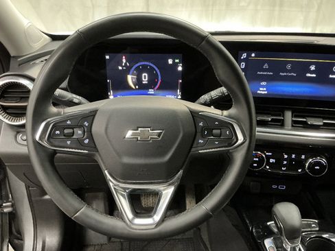 Used 2025 Chevrolet Trax ACTIV FWD image 12