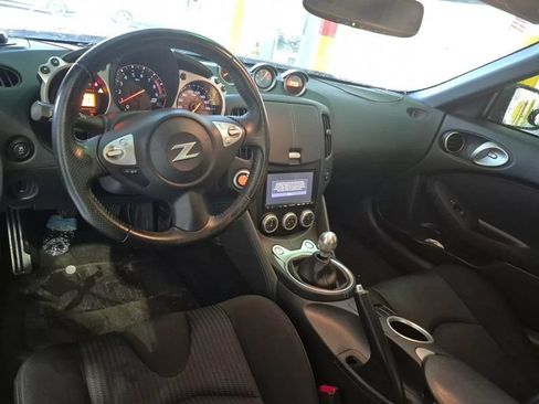 Used 2013 Nissan 370Z Coupe RWD image 8