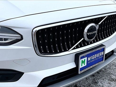 Used 2021 Volvo V90 T6 Cross Country image 32