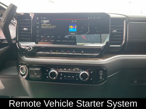 Used 2025 GMC Sierra 1500 SLE image 17