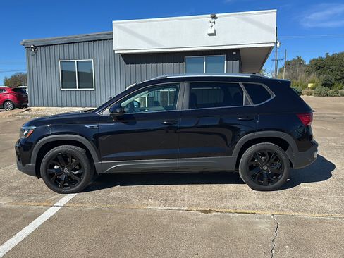 Used 2024 Volkswagen Taos SE w/ MDO Package image 5