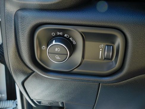 Used 2024 RAM 3500 Big Horn image 34