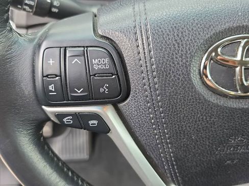 Used 2017 Toyota Sienna SE w/ SE Preferred Package image 18