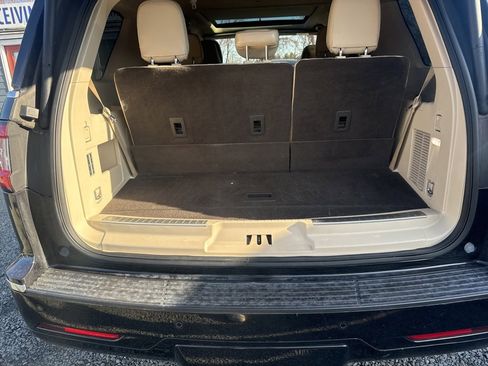 Used 2019 Lincoln Navigator Reserve image 28