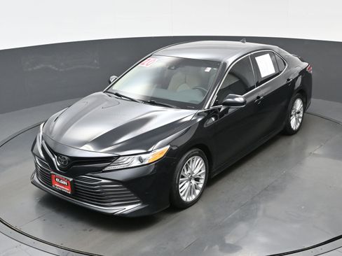 Used 2020 Toyota Camry XLE image 31