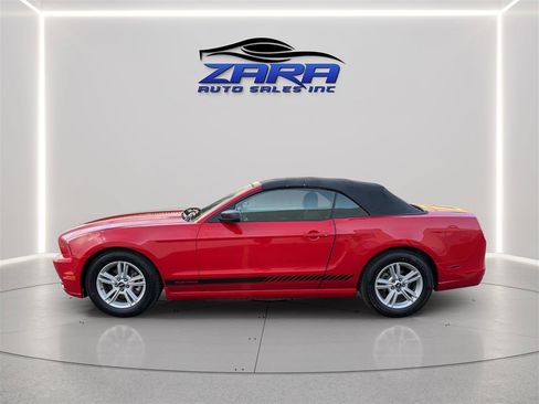Used 2013 Ford Mustang Convertible RWD image 4