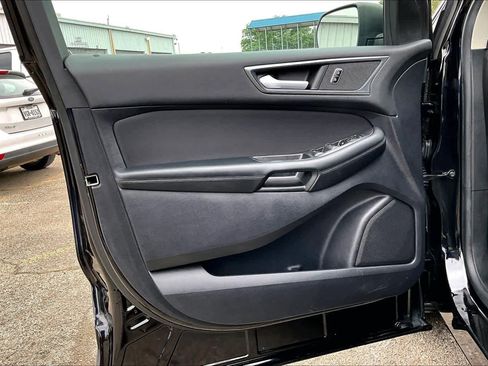 Used 2019 Ford Edge SE FWD image 22