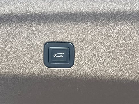 Used 2022 GMC Yukon Denali w/ Denali Premium Package image 39