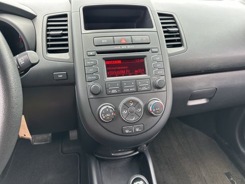 Used 2013 Kia Soul FWD image 22