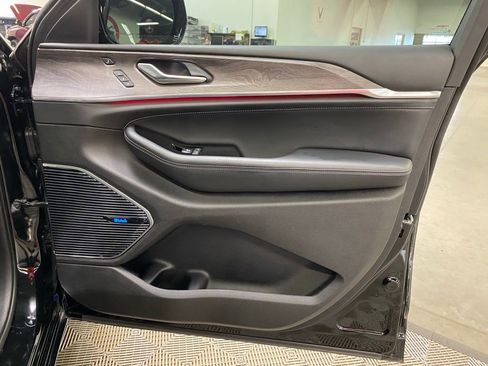 Used 2023 Jeep Grand Cherokee Overland w/ Luxury Tech Group IV image 19