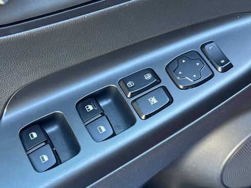 Used 2022 Hyundai Kona SEL FWD image 13