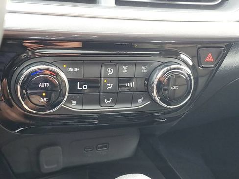 Certified 2024 Chevrolet Trax ACTIV w/ Sunroof Package FWD image 26