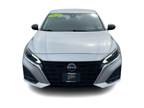 Used 2024 Nissan Altima 2.5 SV FWD image 2