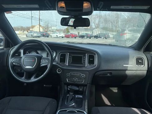 Used 2015 Dodge Charger SE image 9
