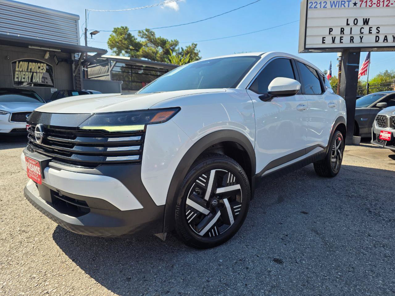 Used 2025 Nissan Kicks SV FWD image 2