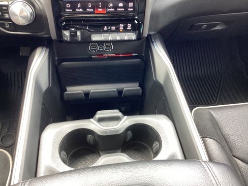 Used 2023 RAM 1500 Laramie AWD/4WD image 18
