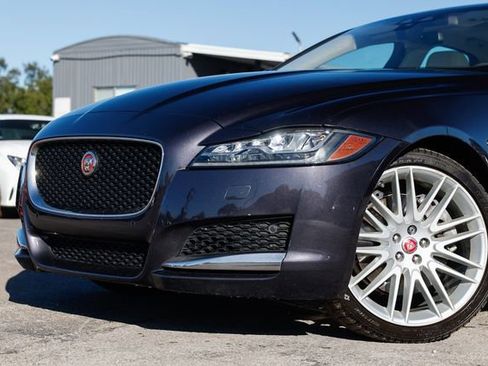 Used 2017 Jaguar XF Prestige image 25
