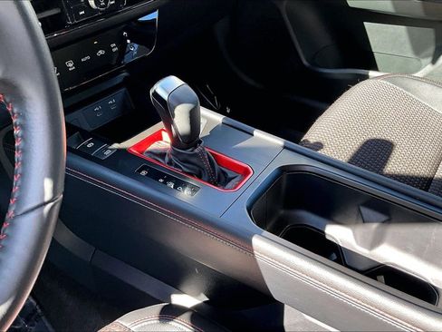 Used 2025 Nissan Kicks SR image 15