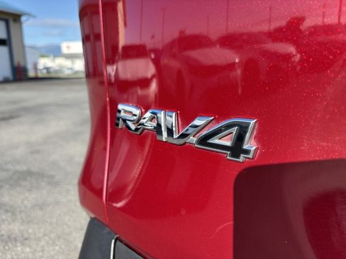 Used 2020 Toyota RAV4 LE AWD/4WD image 11