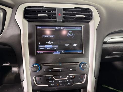 Used 2016 Ford Fusion SE FWD image 21