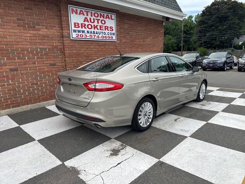 Used 2015 Ford Fusion SE w/ Equipment Group 502A FWD image 2