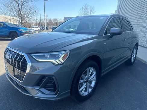Used 2025 Audi Q3 2.0T Premium w/ Convenience Package image 4