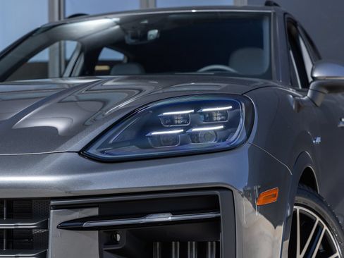 Certified 2026 Porsche Cayenne E-Hybrid AWD/4WD image 20
