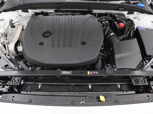 Used 2025 Volvo V60 B5 Cross Country Plus image 29