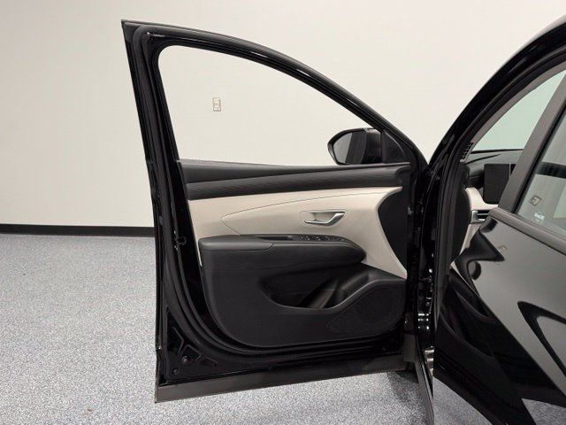 Used 2025 Hyundai Tucson SE FWD image 9