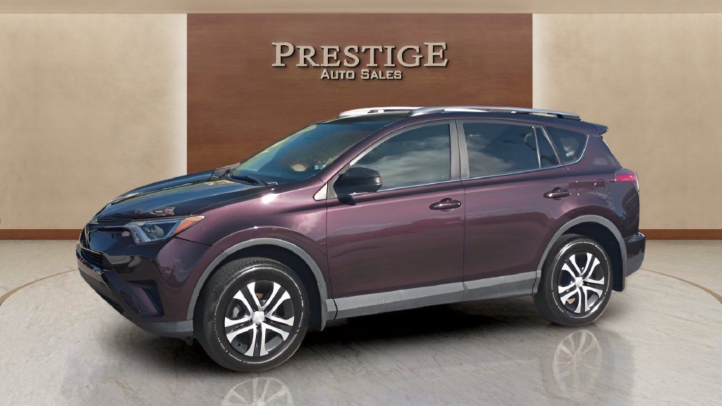 Used 2018 Toyota RAV4 LE FWD image 25