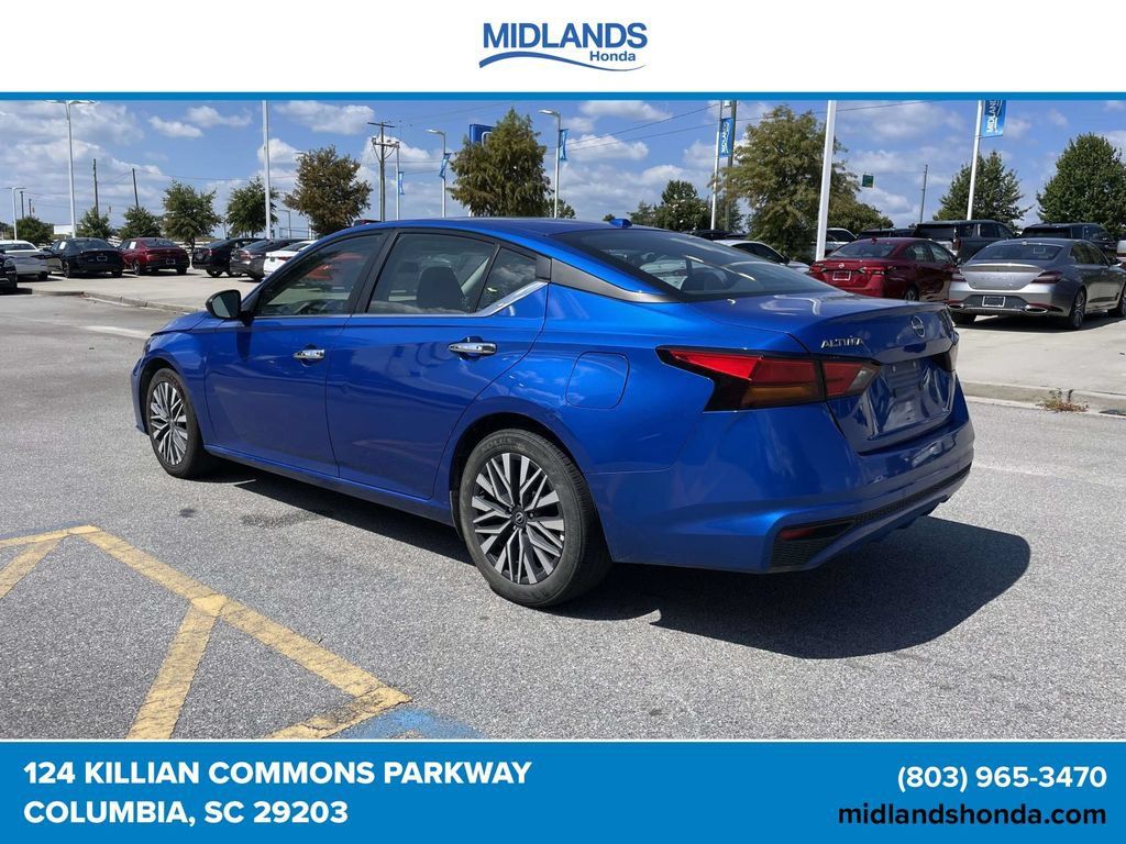 Used 2025 Nissan Altima 2.5 SV FWD image 4