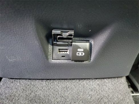 Used 2025 Toyota Camry image 12