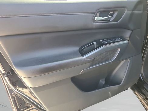 Used 2024 Nissan Pathfinder SL w/ Black Appearance Package FWD image 15