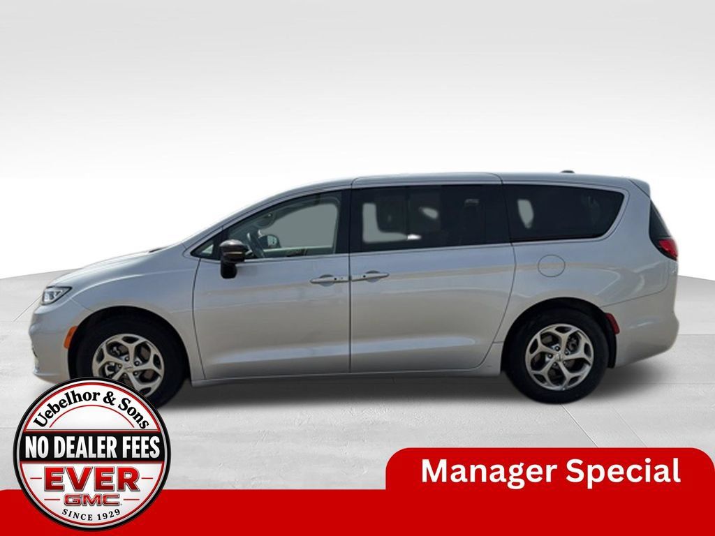 Used 2024 Chrysler Pacifica Limited FWD image 18