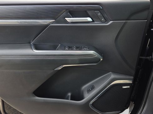 Used 2025 GMC Acadia Elevation image 28