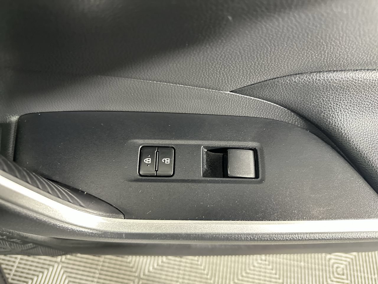 Used 2021 Toyota RAV4 XLE w/ Carpet Mat Package (TMS) FWD image 13
