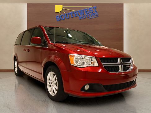 Used 2019 Dodge Grand Caravan SXT image 5
