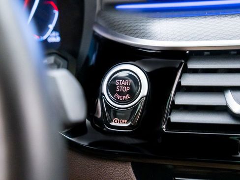 Used 2021 BMW M550i xDrive w/ Dynamic Handling Package image 23