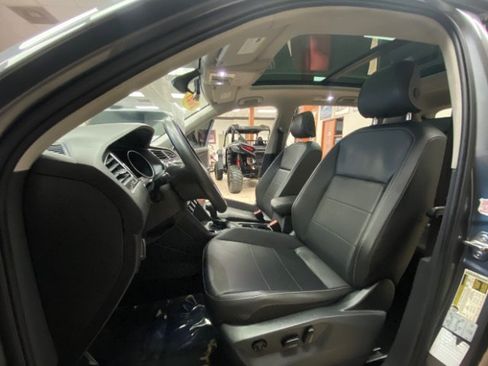 Used 2021 Volkswagen Tiguan SE FWD image 16
