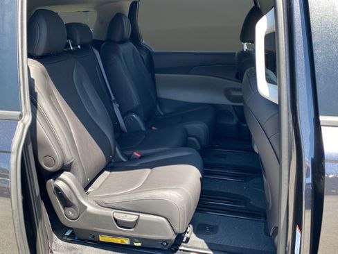 New 2026 Kia Carnival EX FWD image 26
