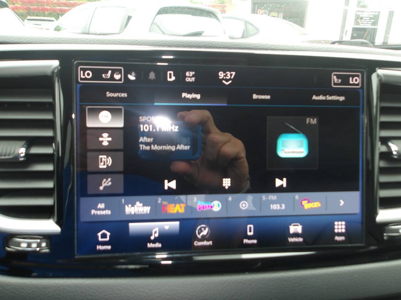 Used 2021 Chrysler Pacifica Touring-L FWD image 13