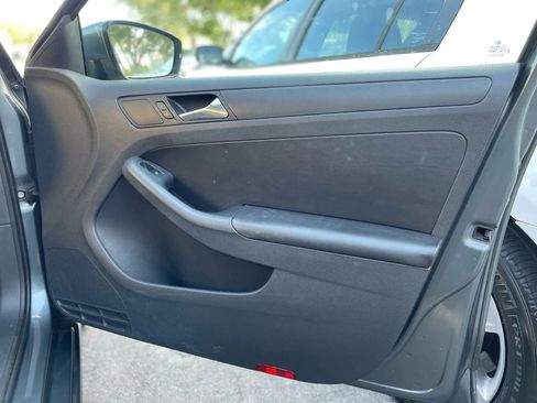 Used 2011 Volkswagen Jetta SE image 30