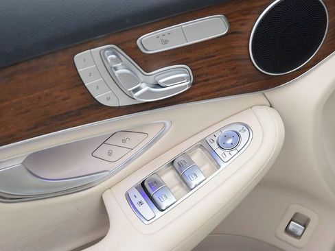 Used 2022 Mercedes-Benz GLC 300 image 21